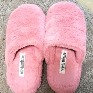 Women's slippers size 7 Olivia Miller
